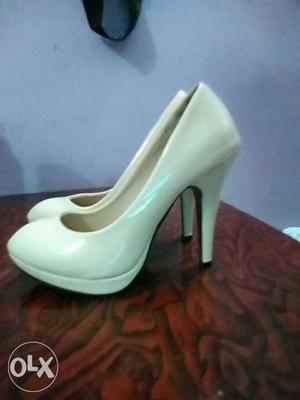 Pump shoes,Only nearby customrs can contact distanc not more