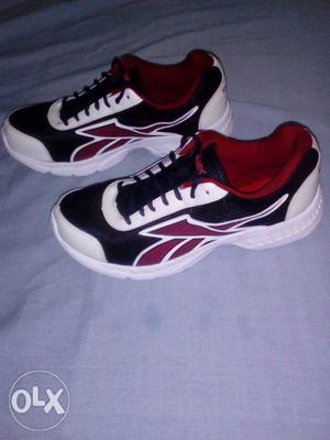 Reebok running shoe in awesome condition. Size--10