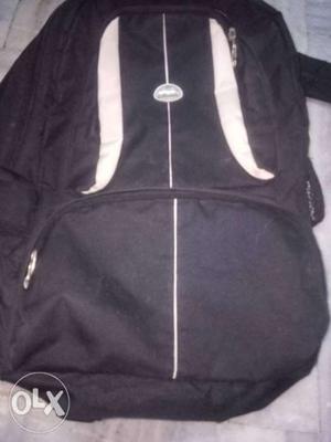 School bag, very good condition,handle needs repair