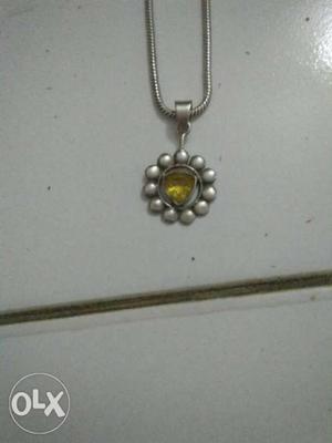 Silver-colored Yellow Gemstone Pendant Necklace
