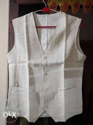 Waist coat for men. new in condition. comfortable