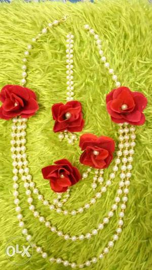 White And Red Floral-accent Beaded Necklace
