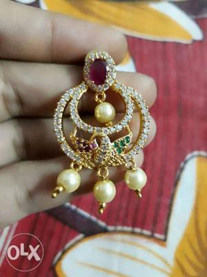 1gram gold ear rings with good shining.