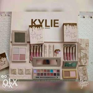 Kylie jenner cosmetic kit..sil peck pis