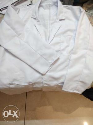 Lab coat almost new  size almost