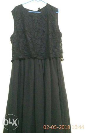 Long black gown.price negotiable