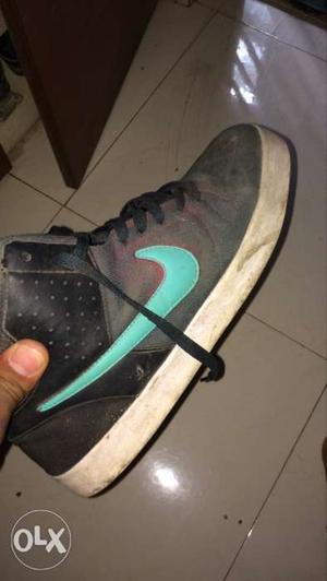 Nike orignal sneaker shoes for urgent sale bit