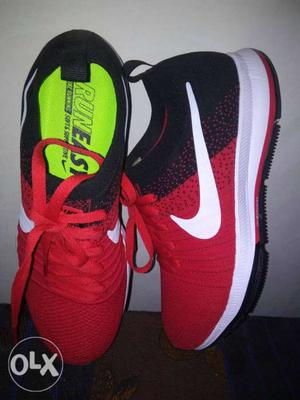 Red-and-blakc Nike Running Shoes