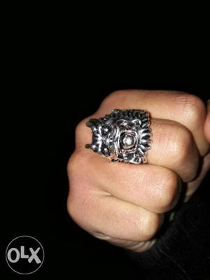 This ring is very spectacular and nice to wear