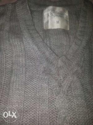 Unused levis ladies medium size sweater..