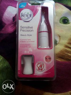 White And Pink Veel Eyebrow Trimmer