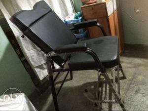 Beauty parlour chair with good condition