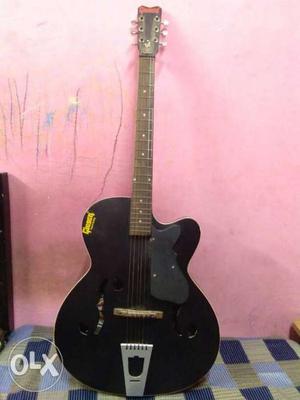 Guitar good condition