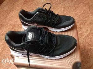 NIKE SHOE (Size 9, Running / Gym shoe, New)