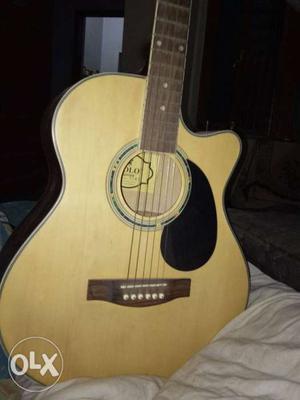 Natural Finish Single-cutaway Acoustic Guitar