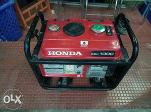 Honda generator, look like new one... less used.