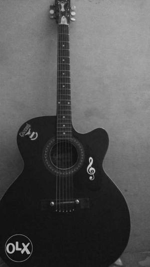 Givson matte black guitar, with smooth strings