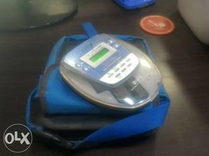Mp3 CD player with bag in good condition