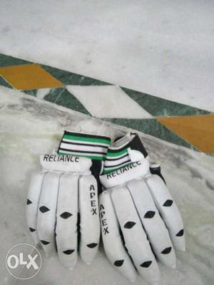 Pair Of White Reliance Hand Gloves for 10 years boy