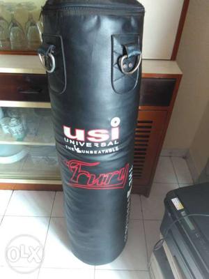 USI Boxing bag Fury edition with chains to hang