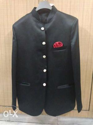 I want to sell black high neck suit size 42,only