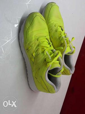 Reebok Mens original shoes Neon green colour Size