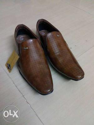 Stylish brown leather shoes. Size 8