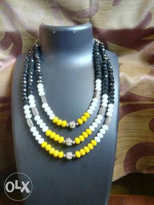 Trendy 3 layer crystal beads necklace.