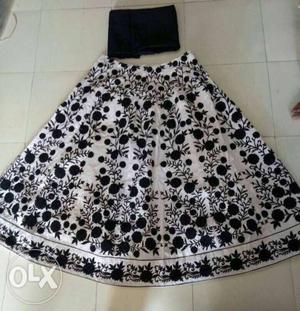 Women's Black And White Floral Maxi Skirt