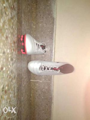 BRAND NEW PUMA ONE 17.4FG Football Shoes (White) SIZE UK (9)