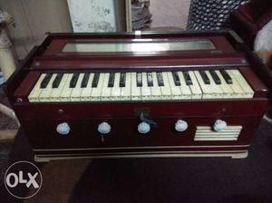 Brown Electric Keyboard