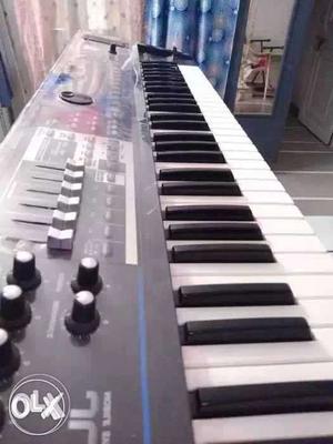 Keyboard Roland Juno GI