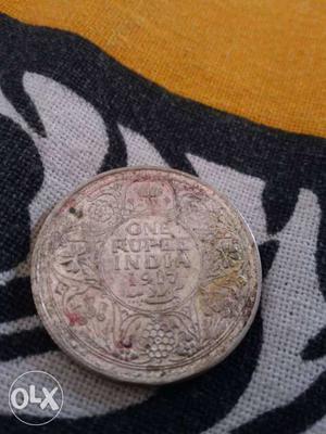Round Silver-colored One Rupee India Coin
