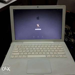 MacBook A C2D/4gb/250gb/13.3" with nVidea graphics/new