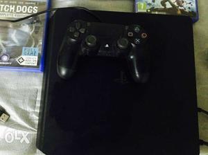 Ps4 only 3 months used with 6 warranty with full