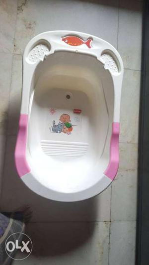 Brand new LuvLap bath tub for babies with