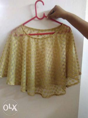 Gorgeous looking golden cape top. Suitable on