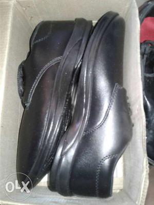 I wan to sell my new school shoe with box size 8 number
