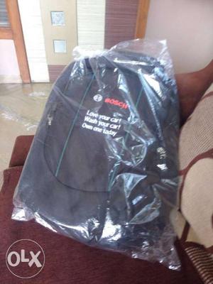 Laptop bag with 2chain full pack not removed the