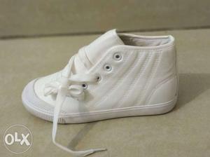 White High-top Shoes