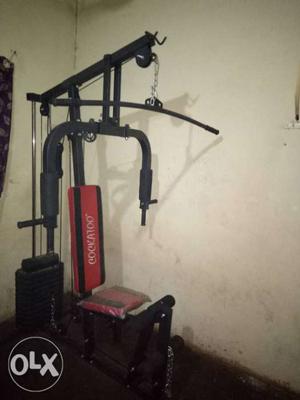 Black And Red Lat Pulldown Machine