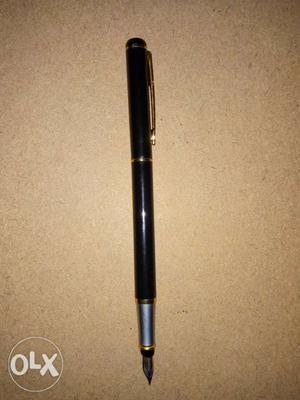 Black Retractable parkar pen