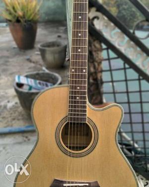 Brand New Condition 1 Month Old Guitar No Skreth