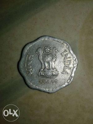 Silver-colored Scallop Edge India Coin
