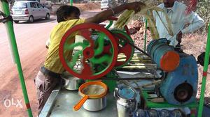 Sugurcane juice machin for sell call me (with engine&moto