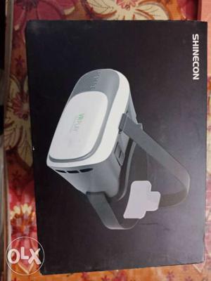 White And Black Shinecon VR Headset Box