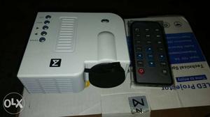 White LEDprojector With Remote And Box