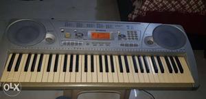 Yamaha psr275 Keyboard
