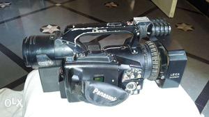 102 b video camera with 2 battery in good
