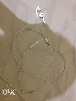 Apple iphone headphone original less used